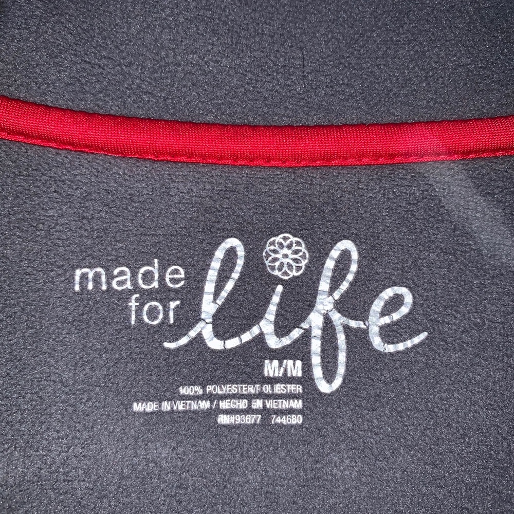Red jacket. - Picture 3 of 4